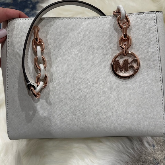 Michael Kors small purse. Brand new in original packaging. - Picture 5 of 7